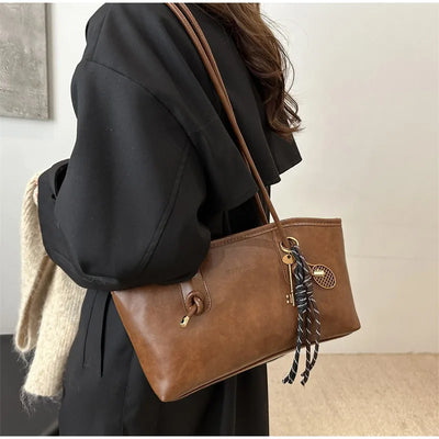 Layla - Retro Bag with Pendant
