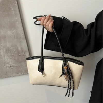 Layla - Retro Bag with Pendant