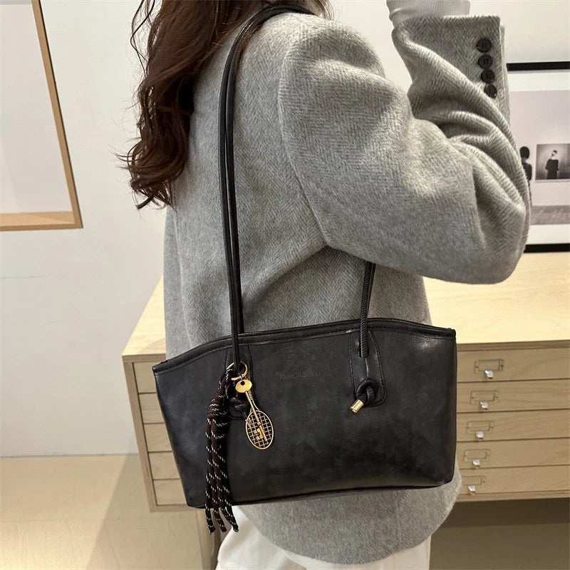 Layla - Retro Bag with Pendant